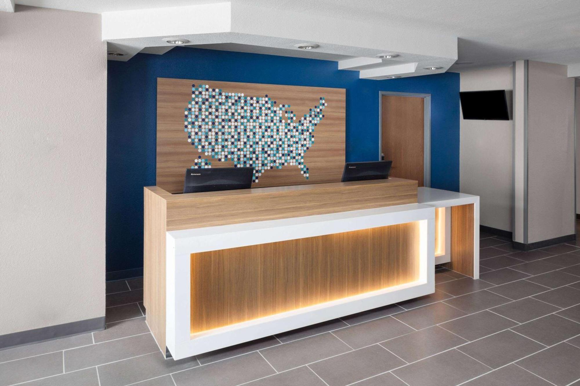 Microtel & By Wyndham Hotel 2*